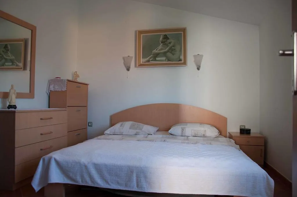 פומר Apartment Sara